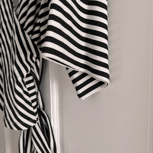 Express Stripe Wrap Blouse Small NWOT - Picture 3 of 6